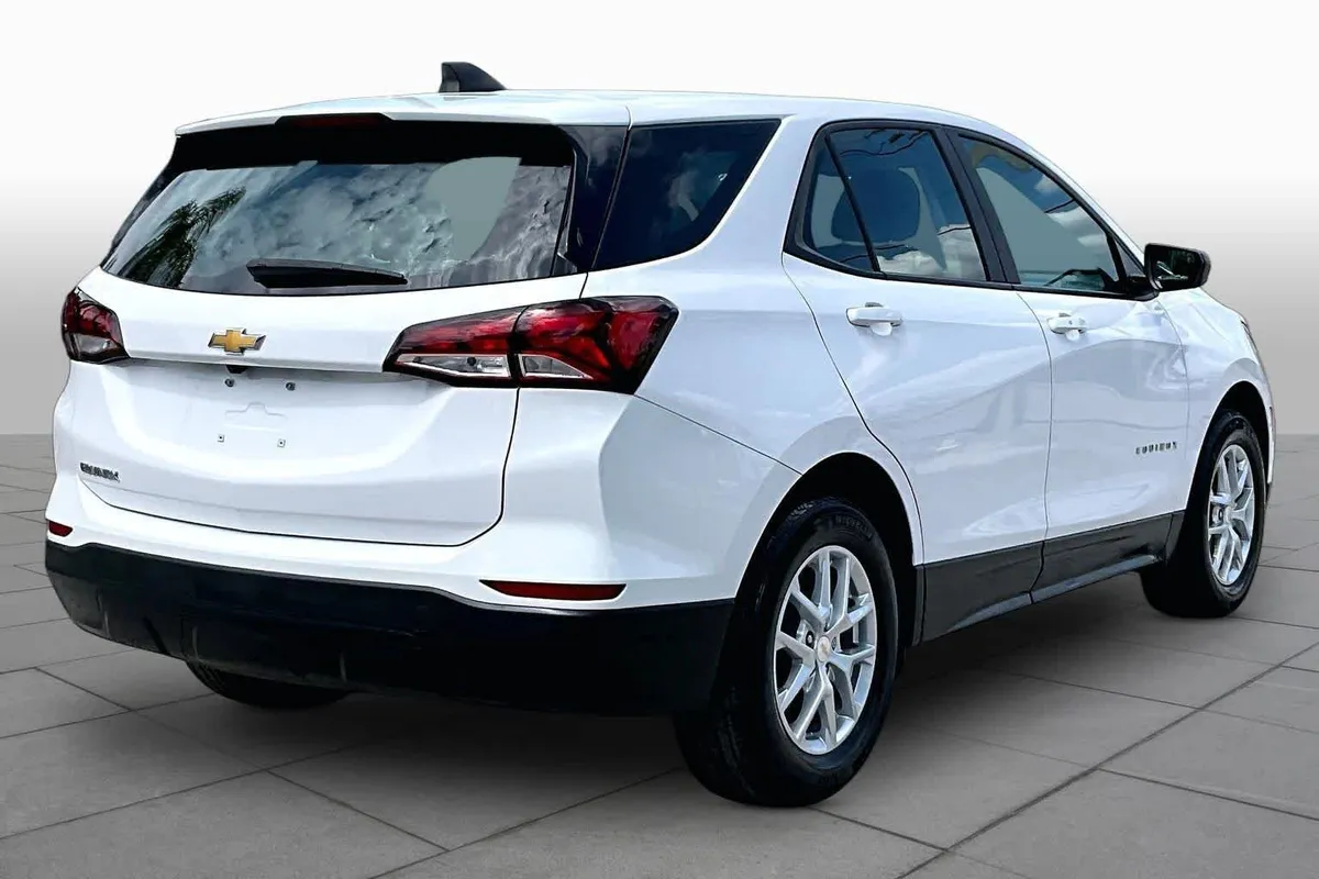 2024 Chevrolet Equinox LS thumbnail 13