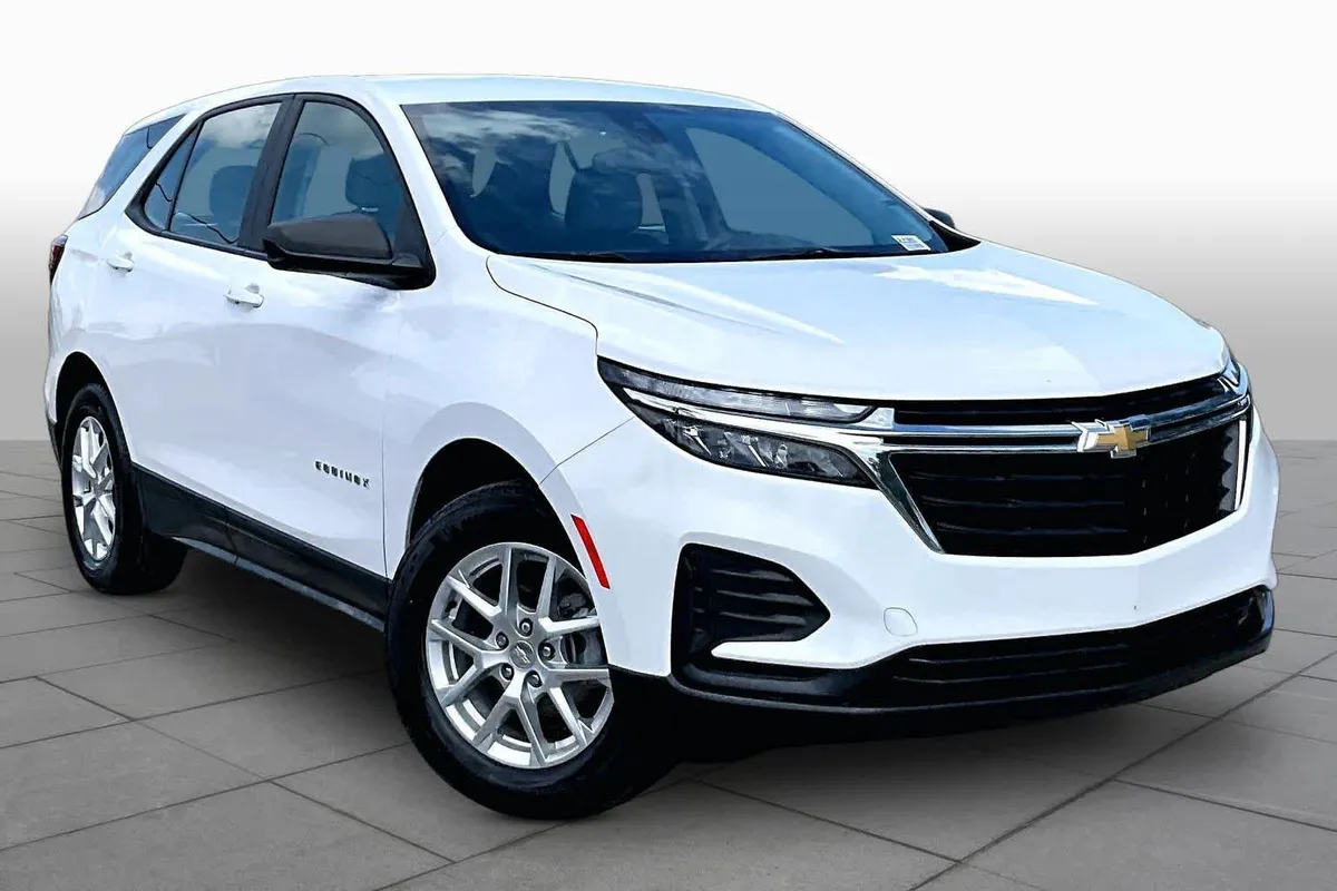 2024 Chevrolet Equinox LS thumbnail 3