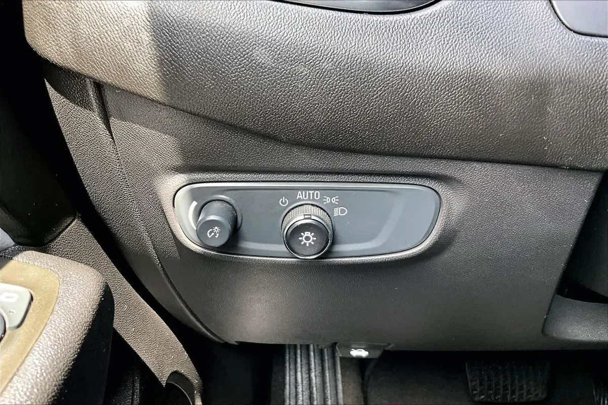 2024 Chevrolet Equinox LS thumbnail 34