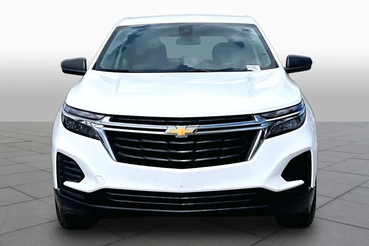 2024 Chevrolet Equinox LS thumbnail 4