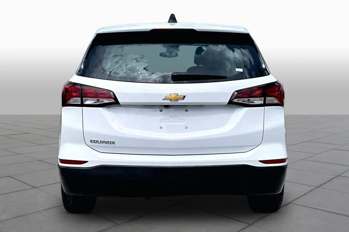 2024 Chevrolet Equinox LS thumbnail 5