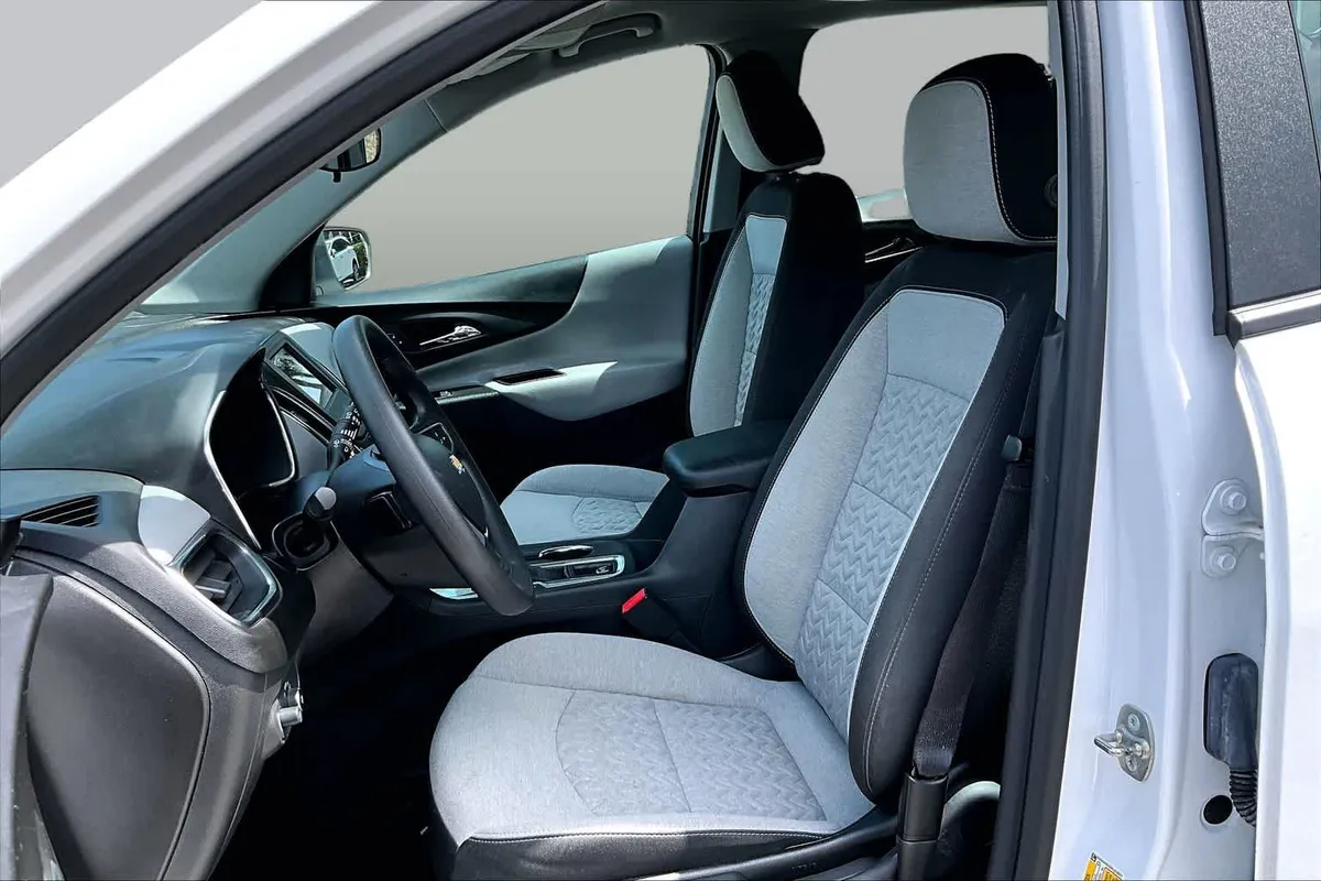 2024 Chevrolet Equinox LS thumbnail 8