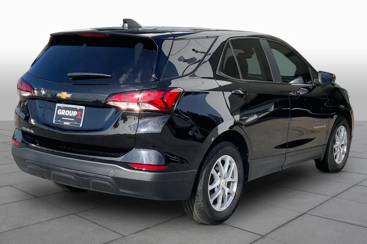 2024 Chevrolet Equinox LS thumbnail 13