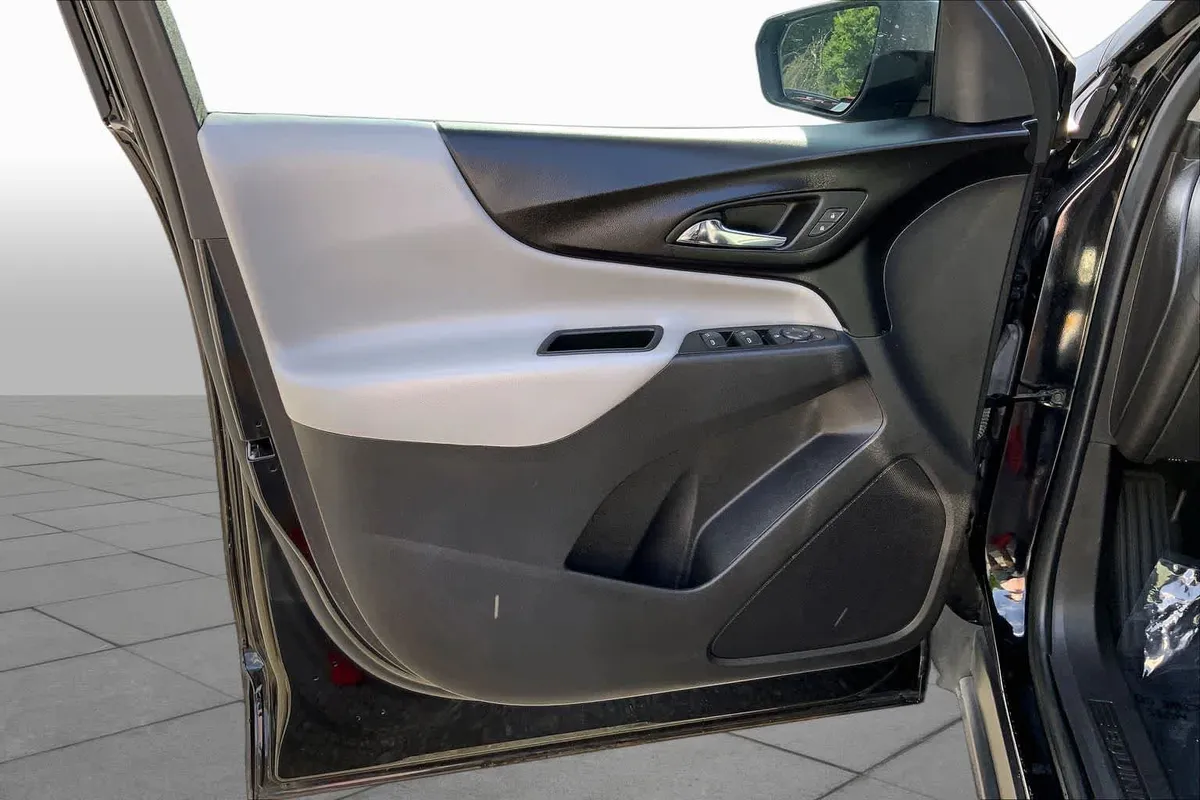 2024 Chevrolet Equinox LS thumbnail 21