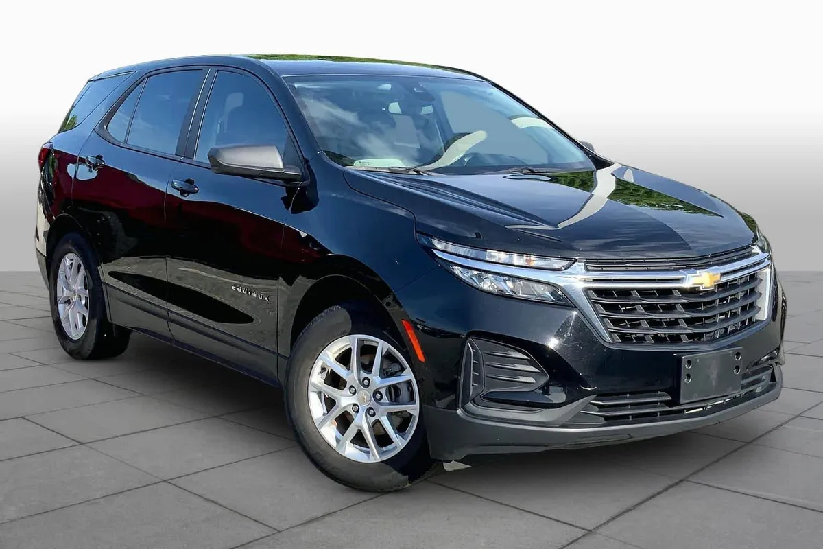 2024 Chevrolet Equinox LS thumbnail 3