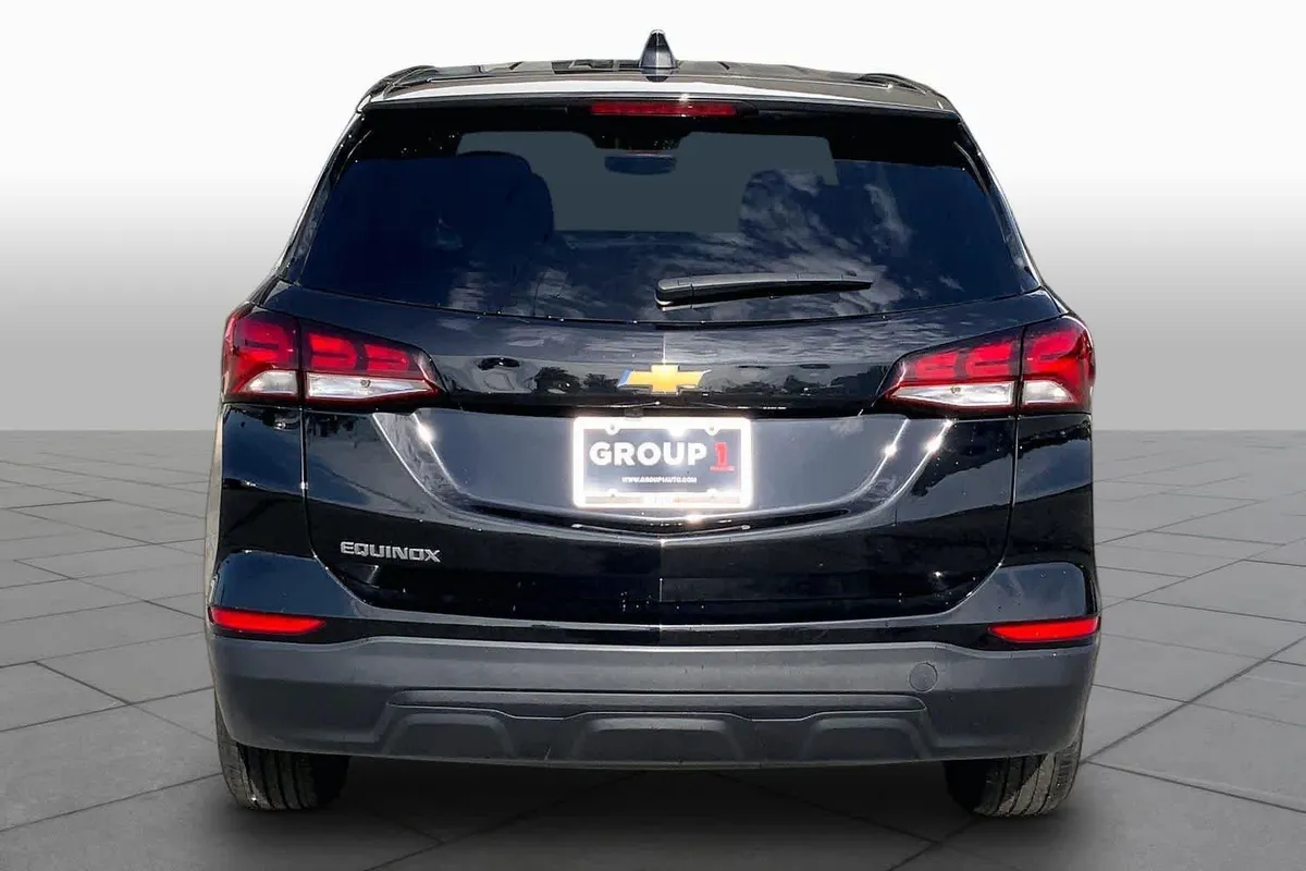 2024 Chevrolet Equinox LS thumbnail 5
