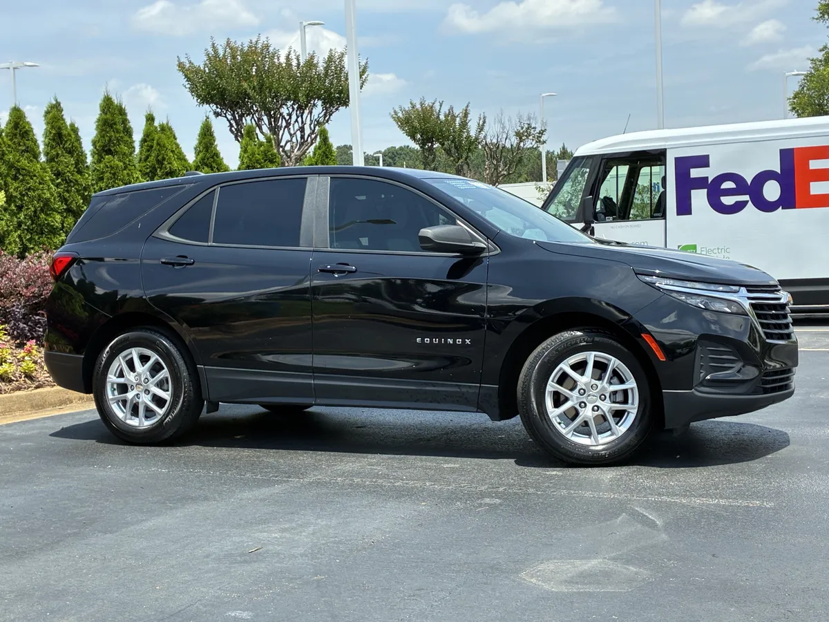 2024 Chevrolet Equinox LS thumbnail 2