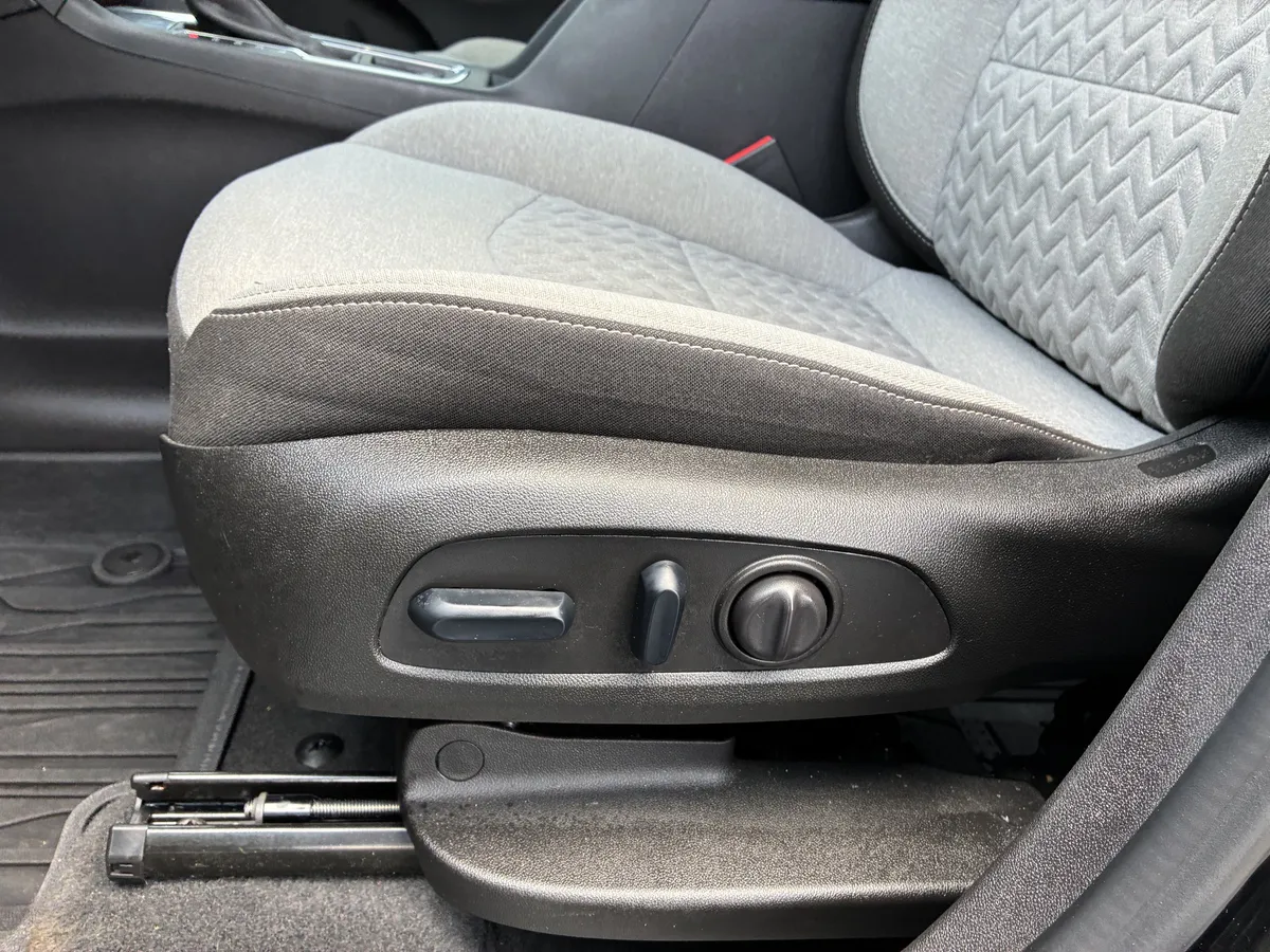2024 Chevrolet Equinox LS thumbnail 24