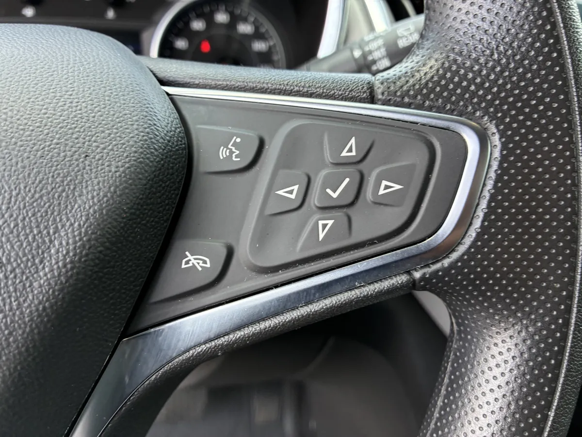 2024 Chevrolet Equinox LS thumbnail 27