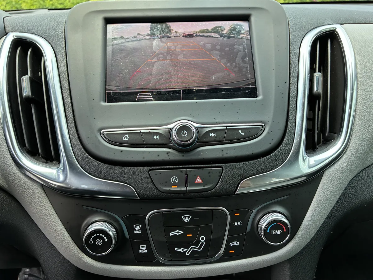 2024 Chevrolet Equinox LS thumbnail 31