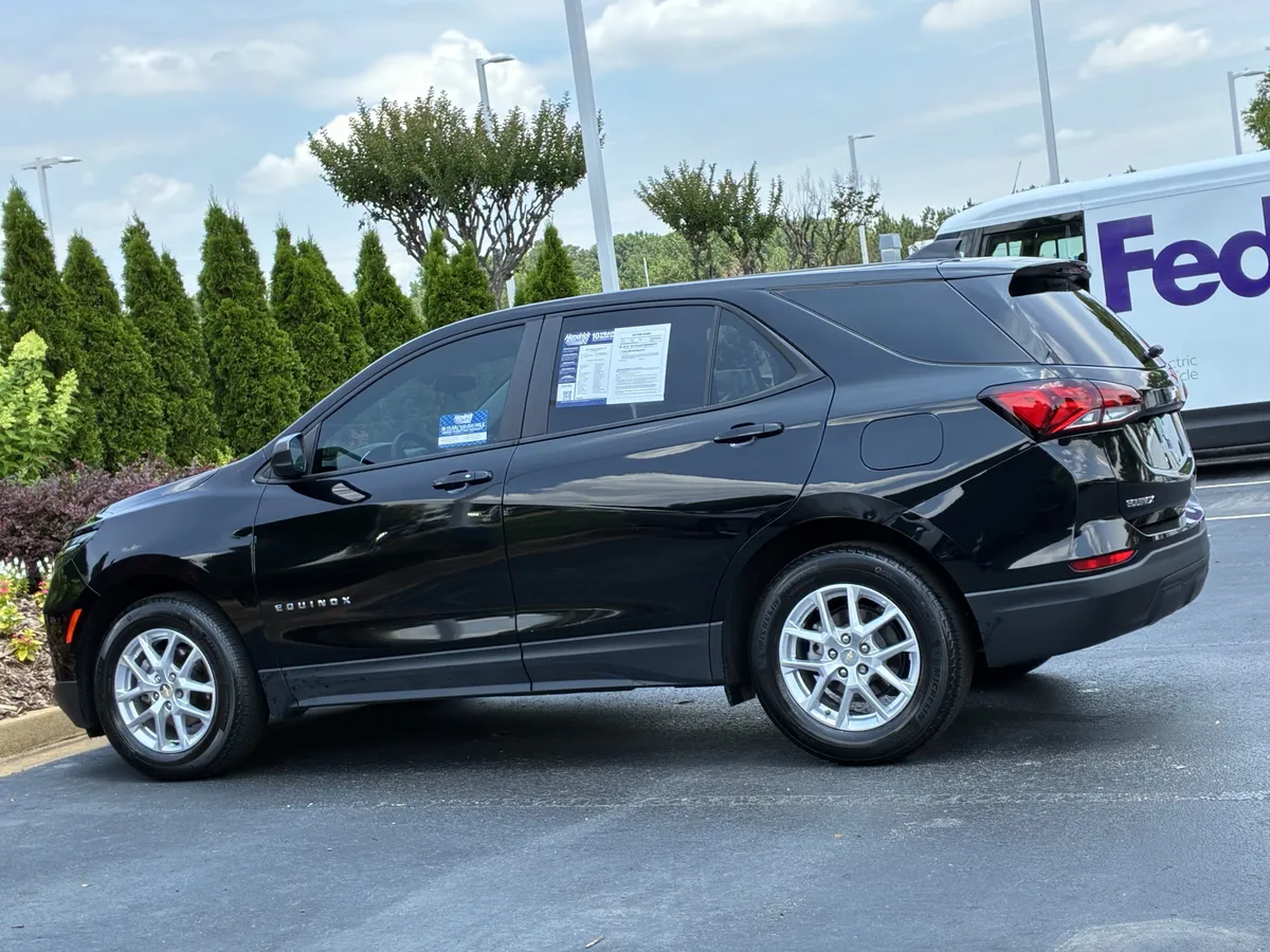2024 Chevrolet Equinox LS thumbnail 8