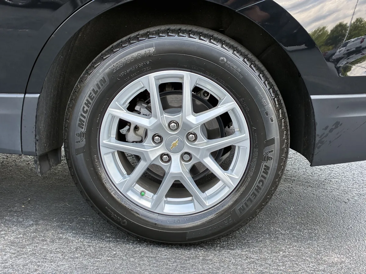 2024 Chevrolet Equinox LS thumbnail 9