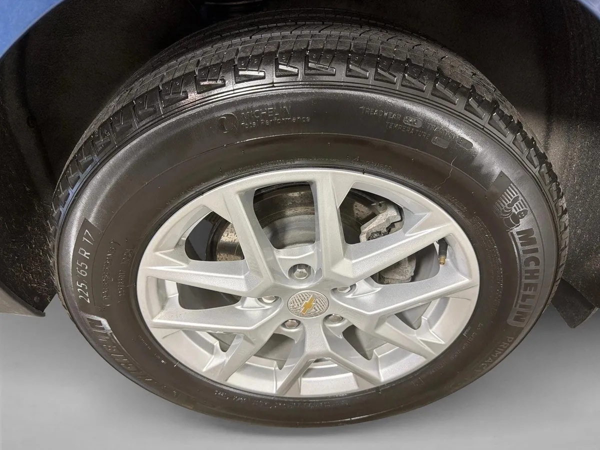 2024 Chevrolet Equinox LS thumbnail 17