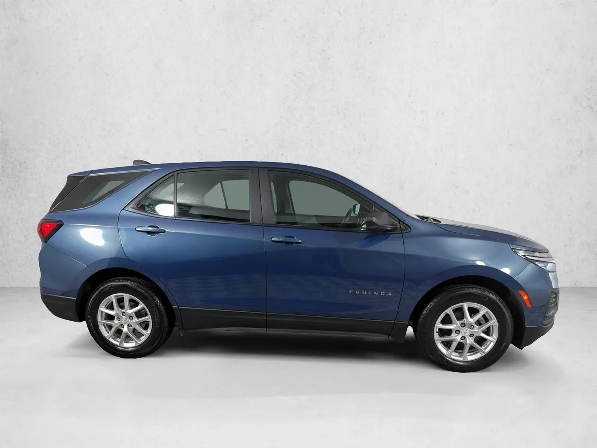 2024 Chevrolet Equinox LS thumbnail 2