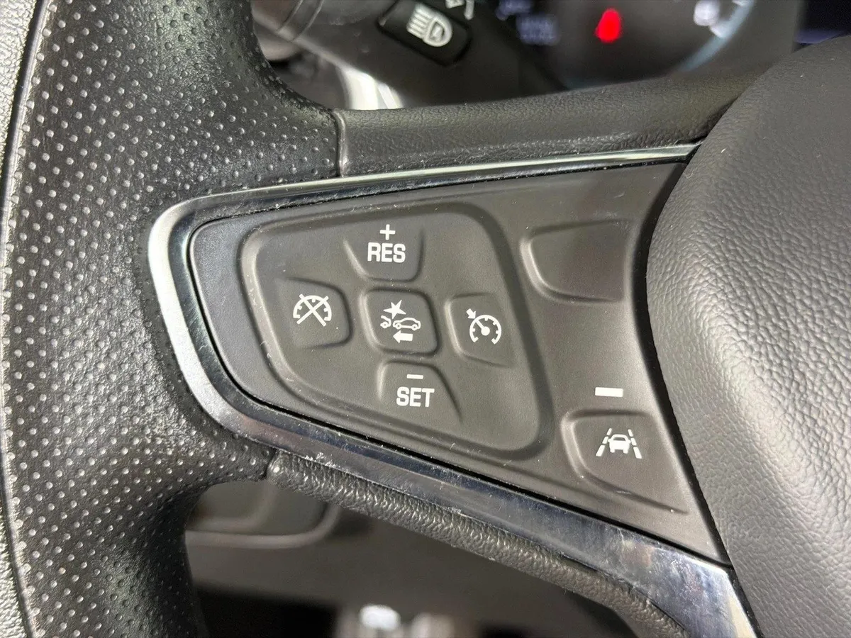 2024 Chevrolet Equinox LS thumbnail 24