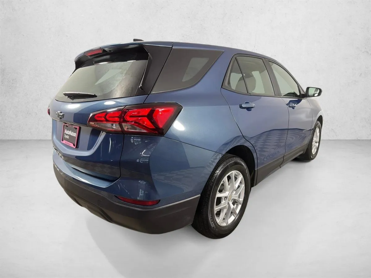 2024 Chevrolet Equinox LS thumbnail 3