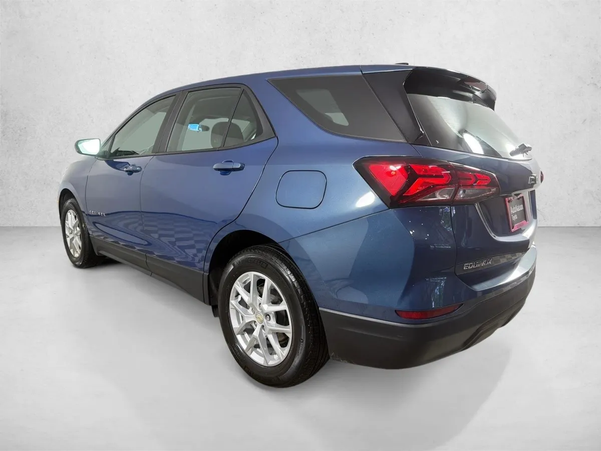 2024 Chevrolet Equinox LS thumbnail 5