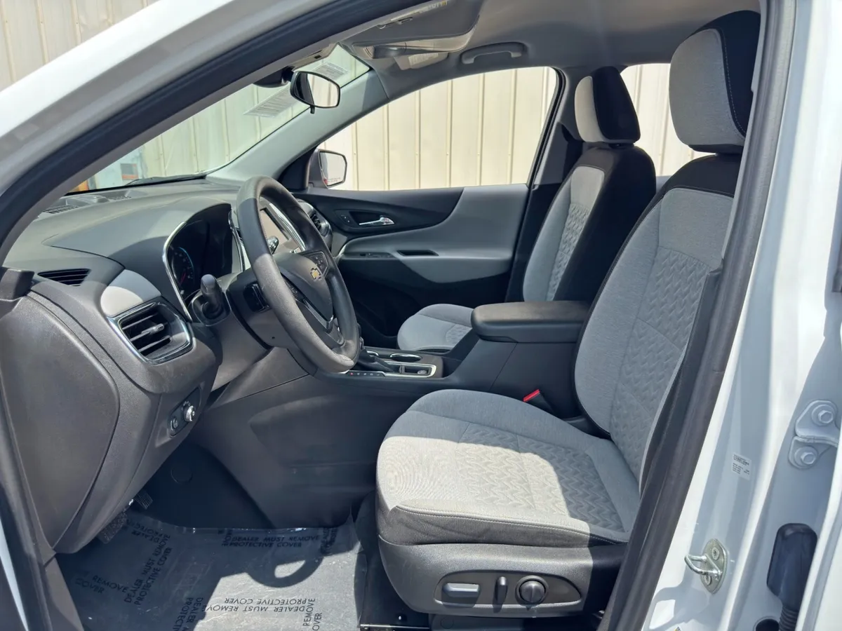 2024 Chevrolet Equinox LS w/ Convenience & Sport Edition Packages thumbnail 15