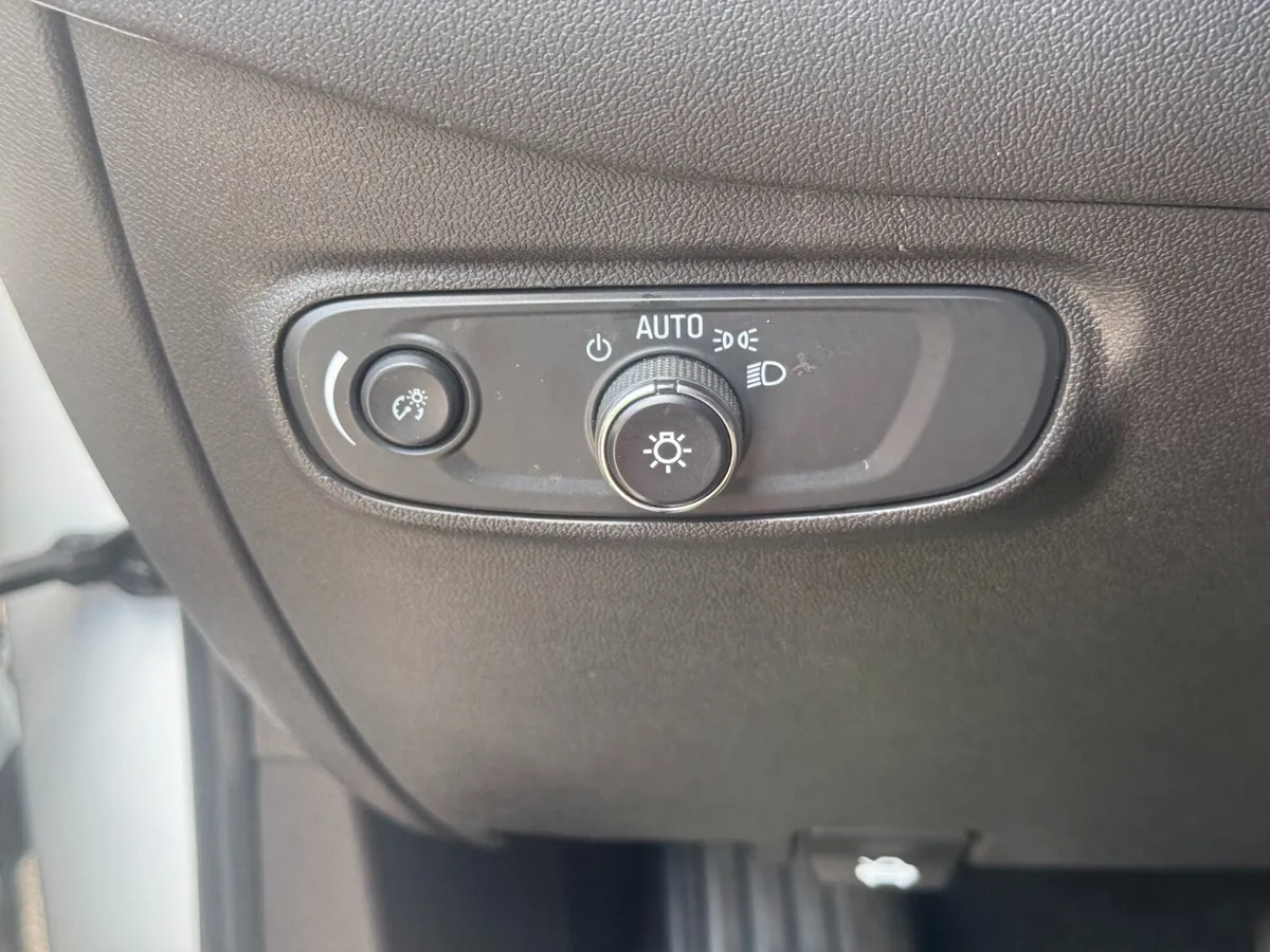 2024 Chevrolet Equinox LS w/ Convenience & Sport Edition Packages thumbnail 16