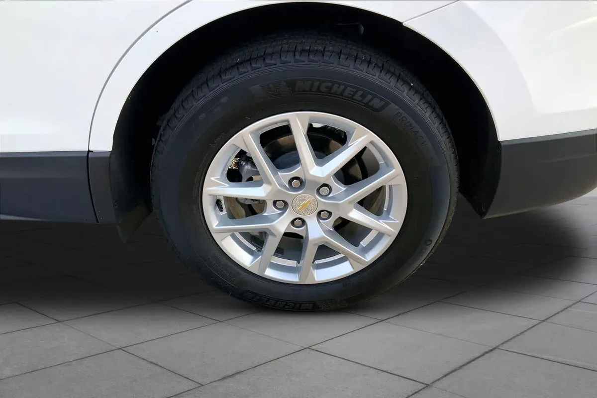 2024 Chevrolet Equinox LT thumbnail 11