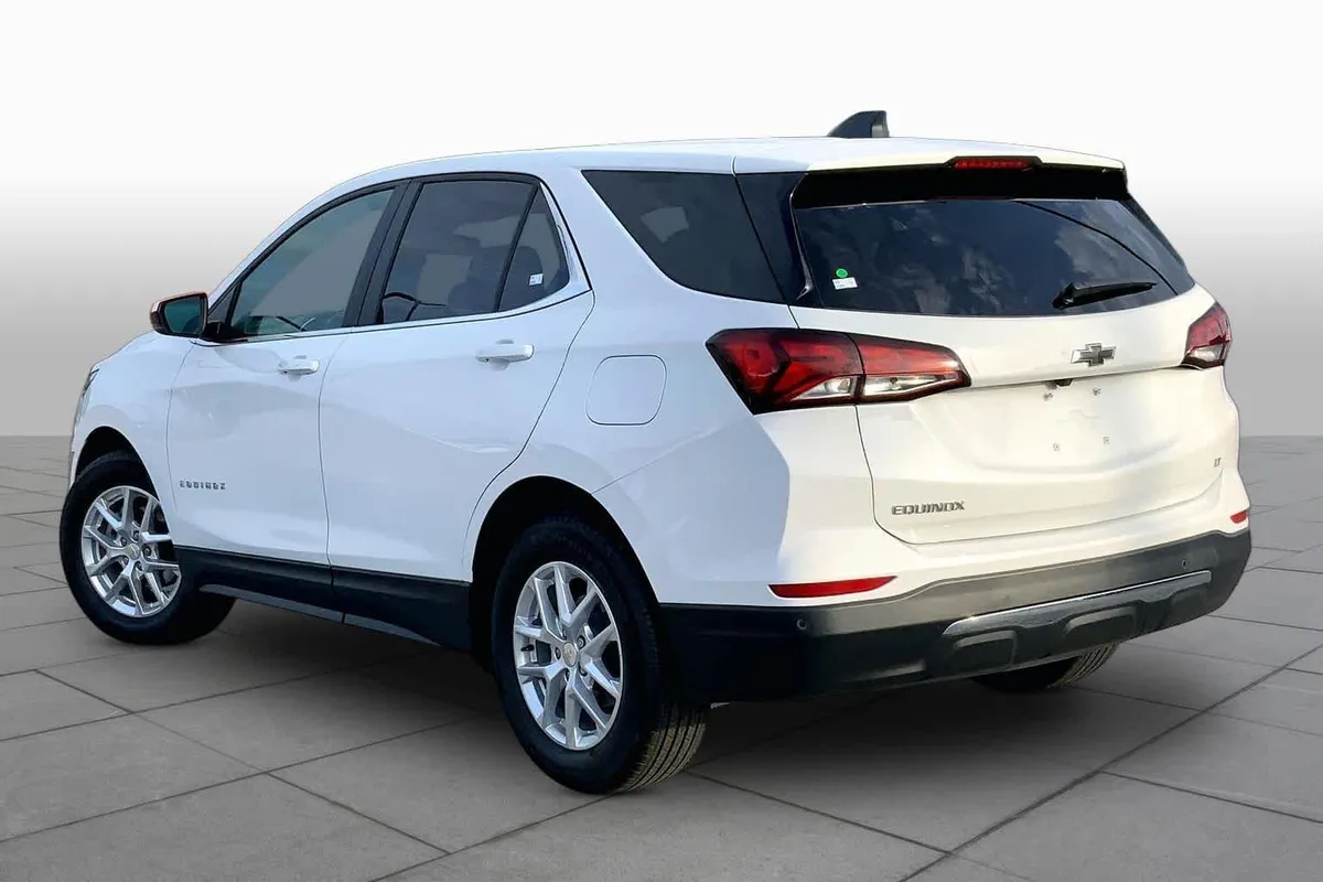 2024 Chevrolet Equinox LT thumbnail 12