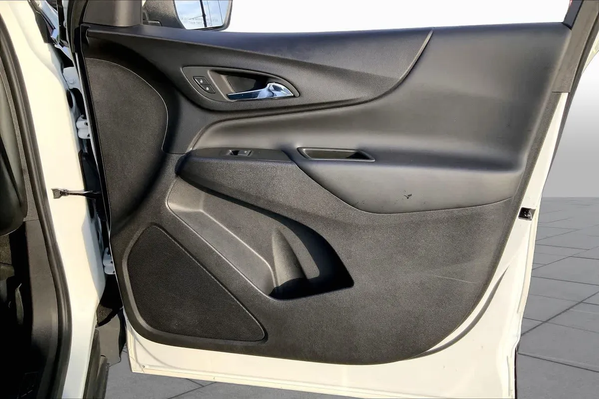 2024 Chevrolet Equinox LT thumbnail 22