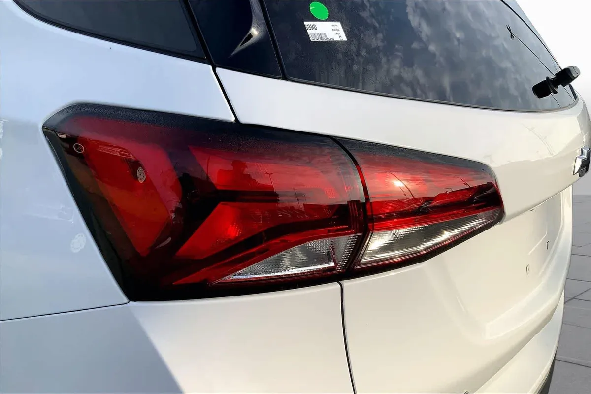 2024 Chevrolet Equinox LT thumbnail 27