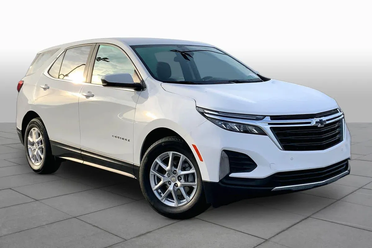 2024 Chevrolet Equinox LT thumbnail 3