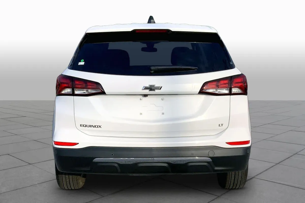 2024 Chevrolet Equinox LT thumbnail 5