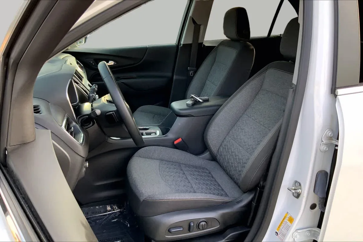 2024 Chevrolet Equinox LT thumbnail 8