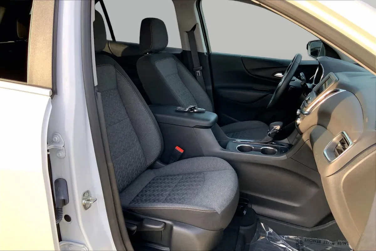 2024 Chevrolet Equinox LT thumbnail 9