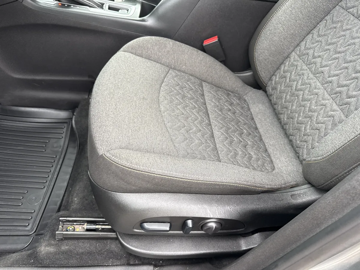 2024 Chevrolet Equinox LT thumbnail 14