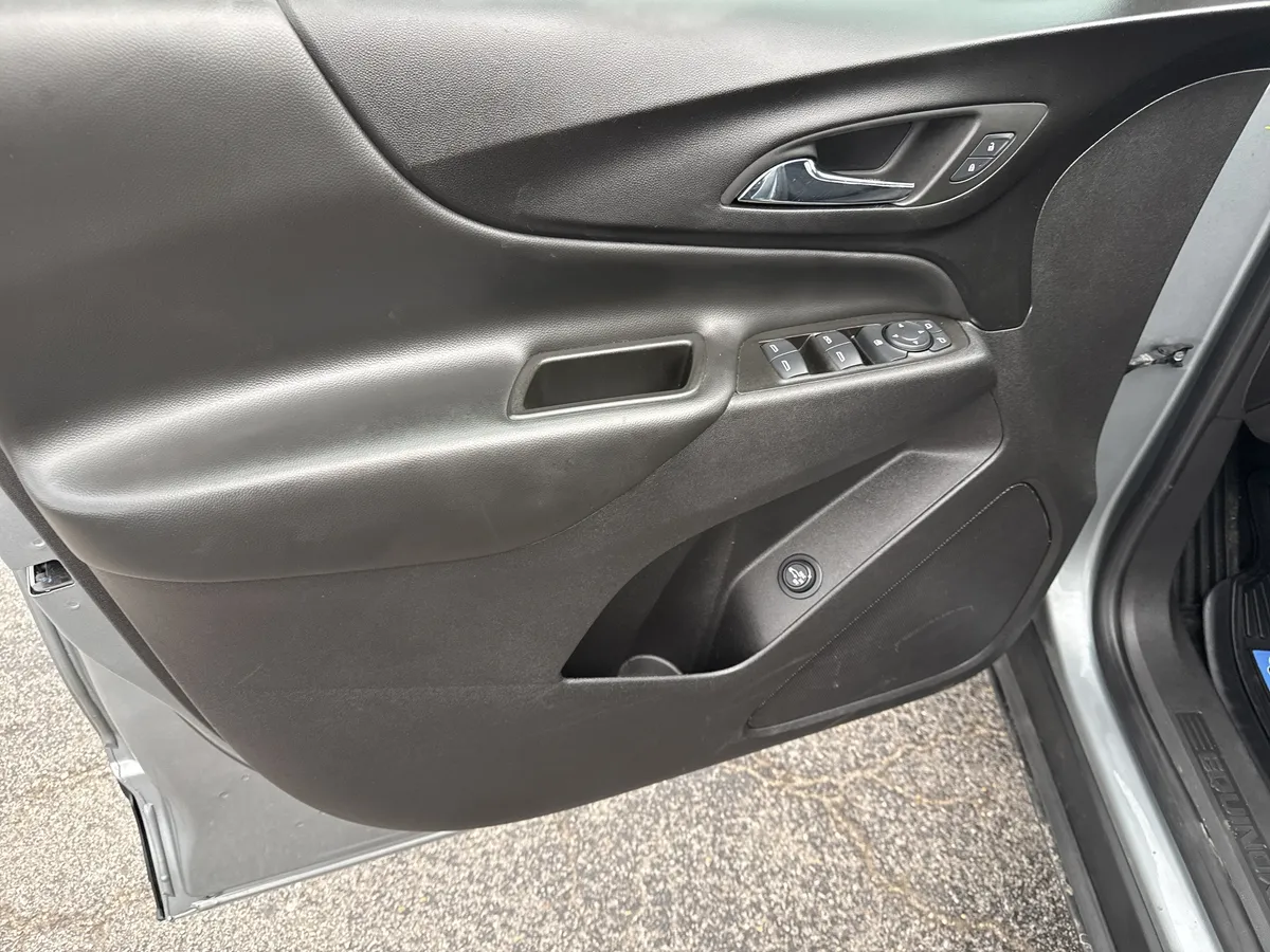 2024 Chevrolet Equinox LT thumbnail 15