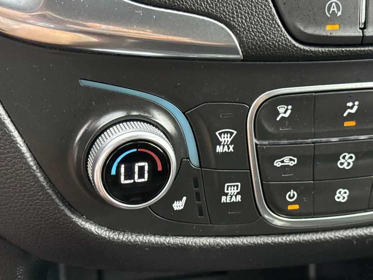2024 Chevrolet Equinox LT thumbnail 25