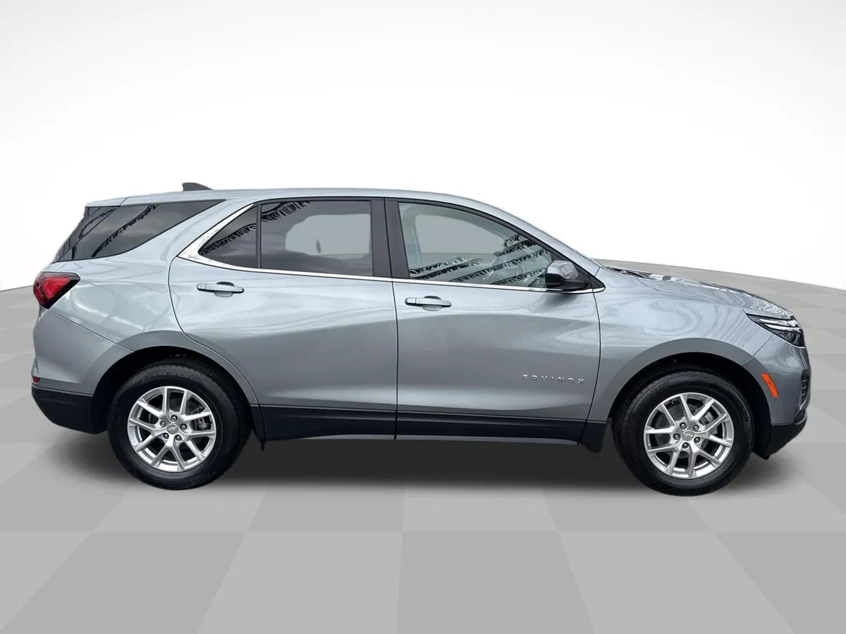 2024 Chevrolet Equinox LT thumbnail 4