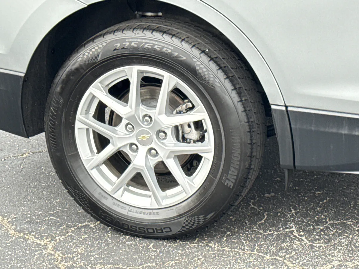 2024 Chevrolet Equinox LT thumbnail 5