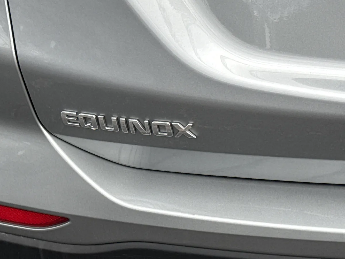 2024 Chevrolet Equinox LT thumbnail 9