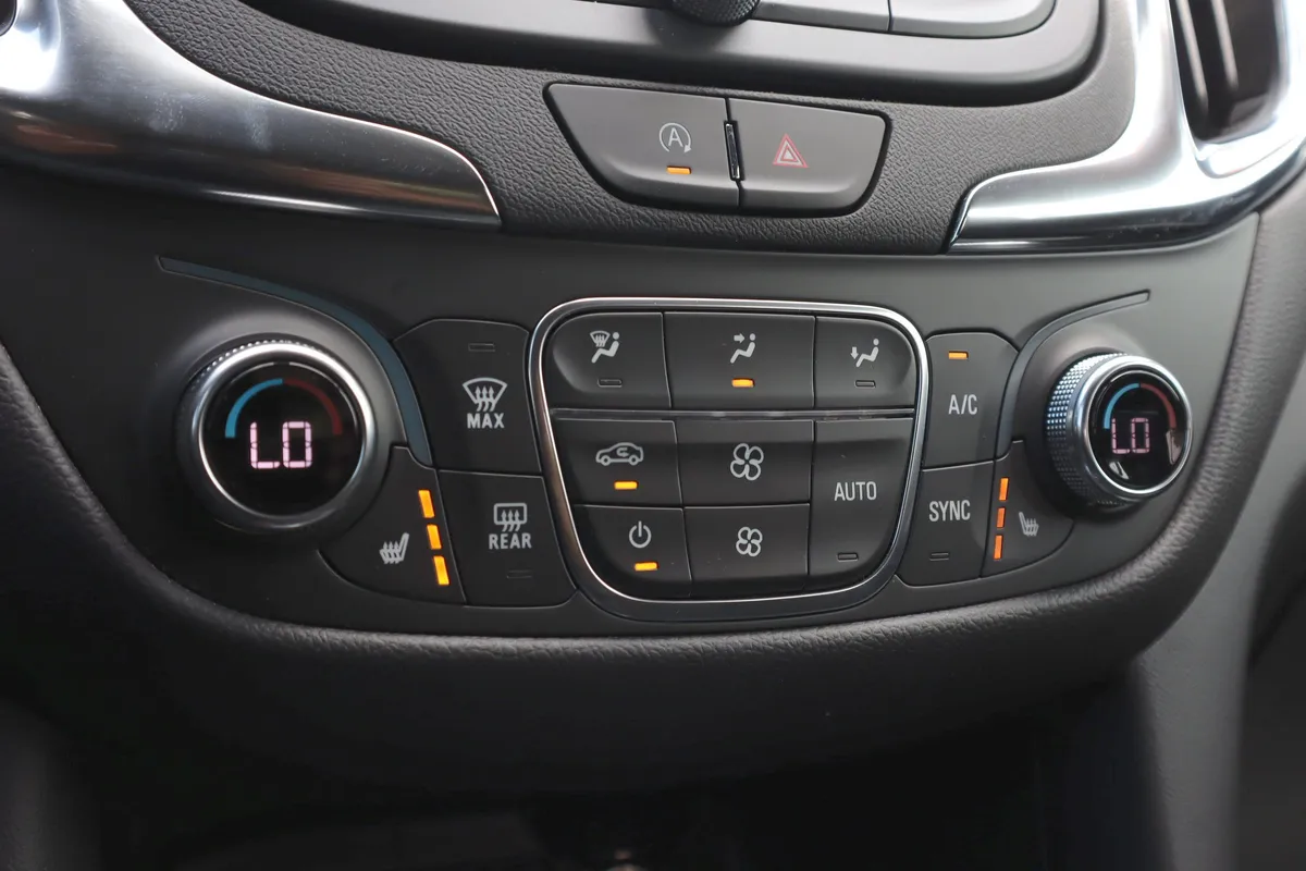 2024 Chevrolet Equinox LT thumbnail 16