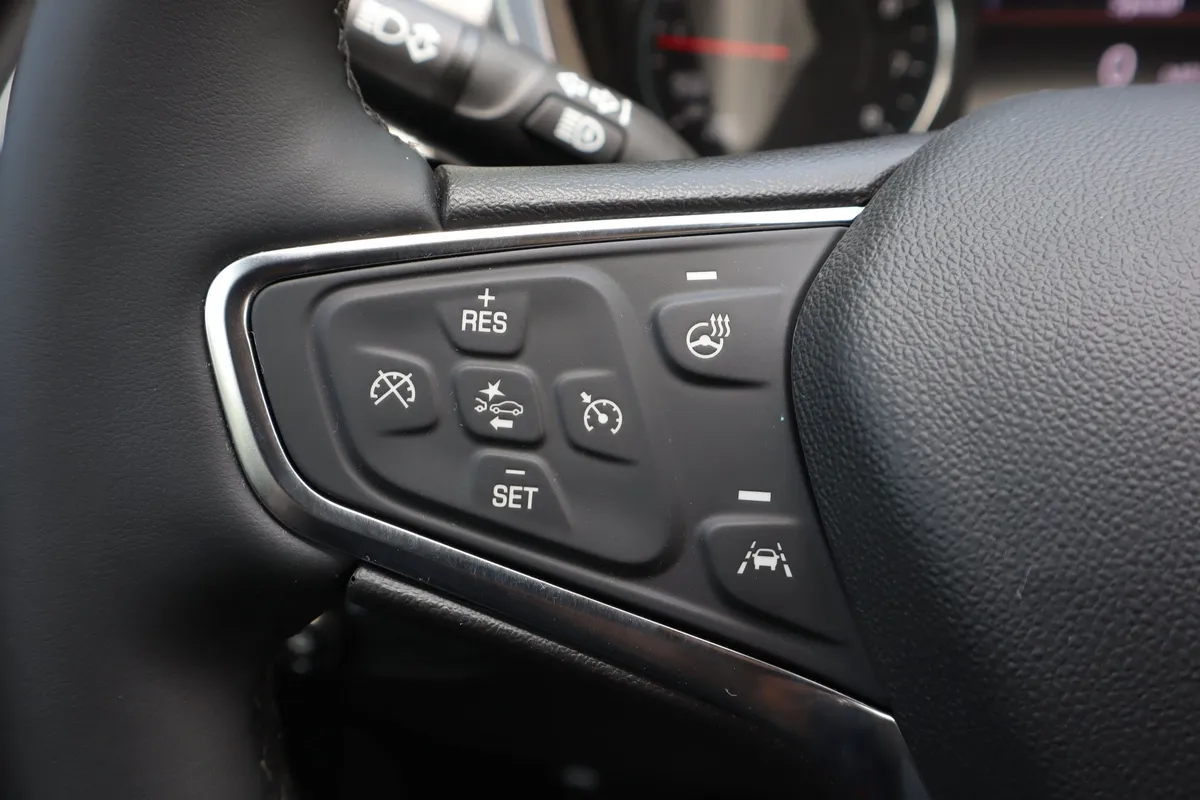 2024 Chevrolet Equinox LT thumbnail 18
