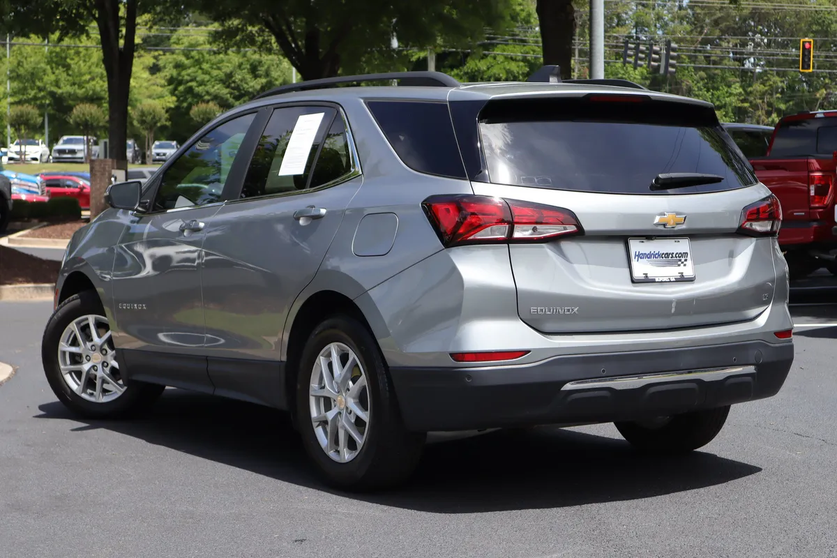 2024 Chevrolet Equinox LT thumbnail 2