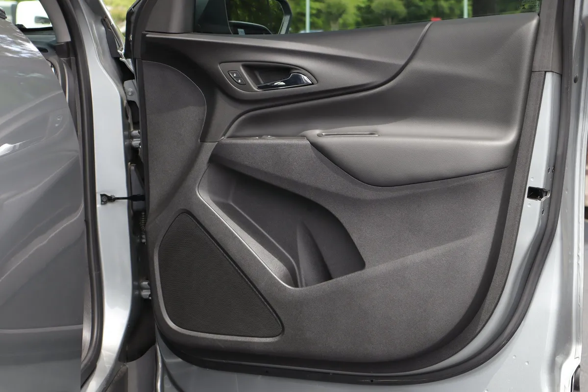 2024 Chevrolet Equinox LT thumbnail 25