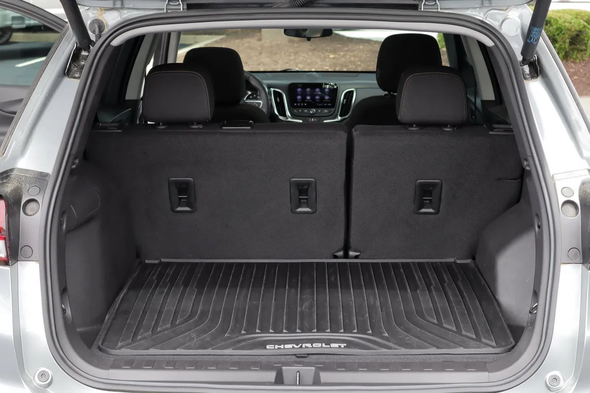 2024 Chevrolet Equinox LT thumbnail 30