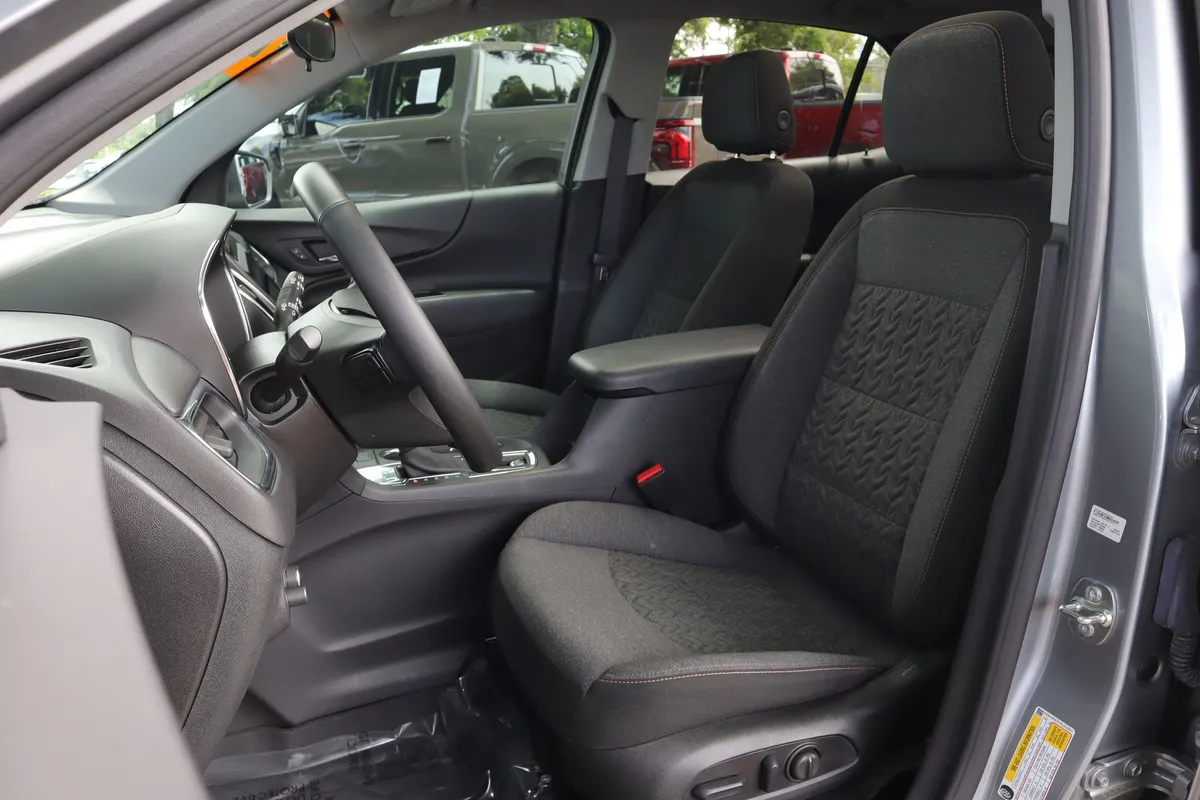 2024 Chevrolet Equinox LT thumbnail 8