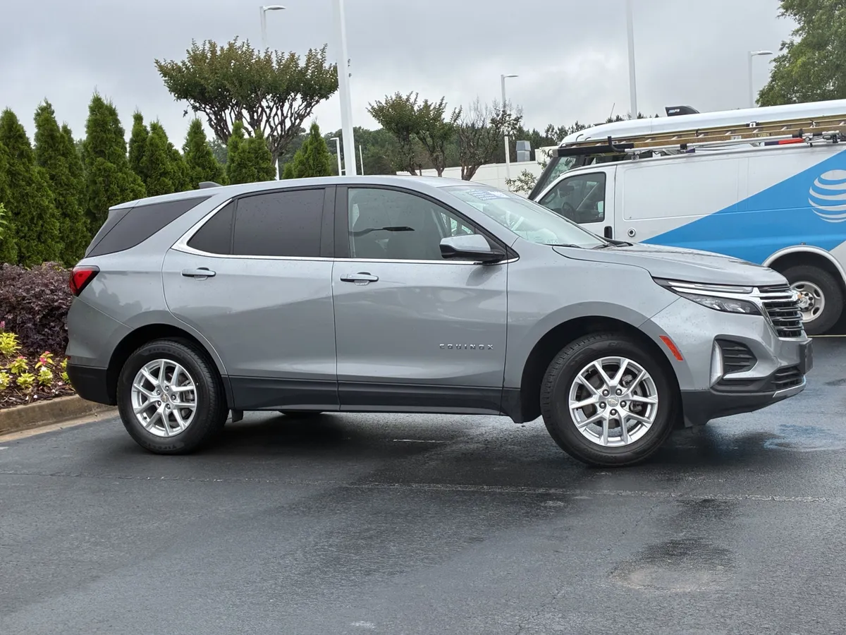 2024 Chevrolet Equinox LT thumbnail 2