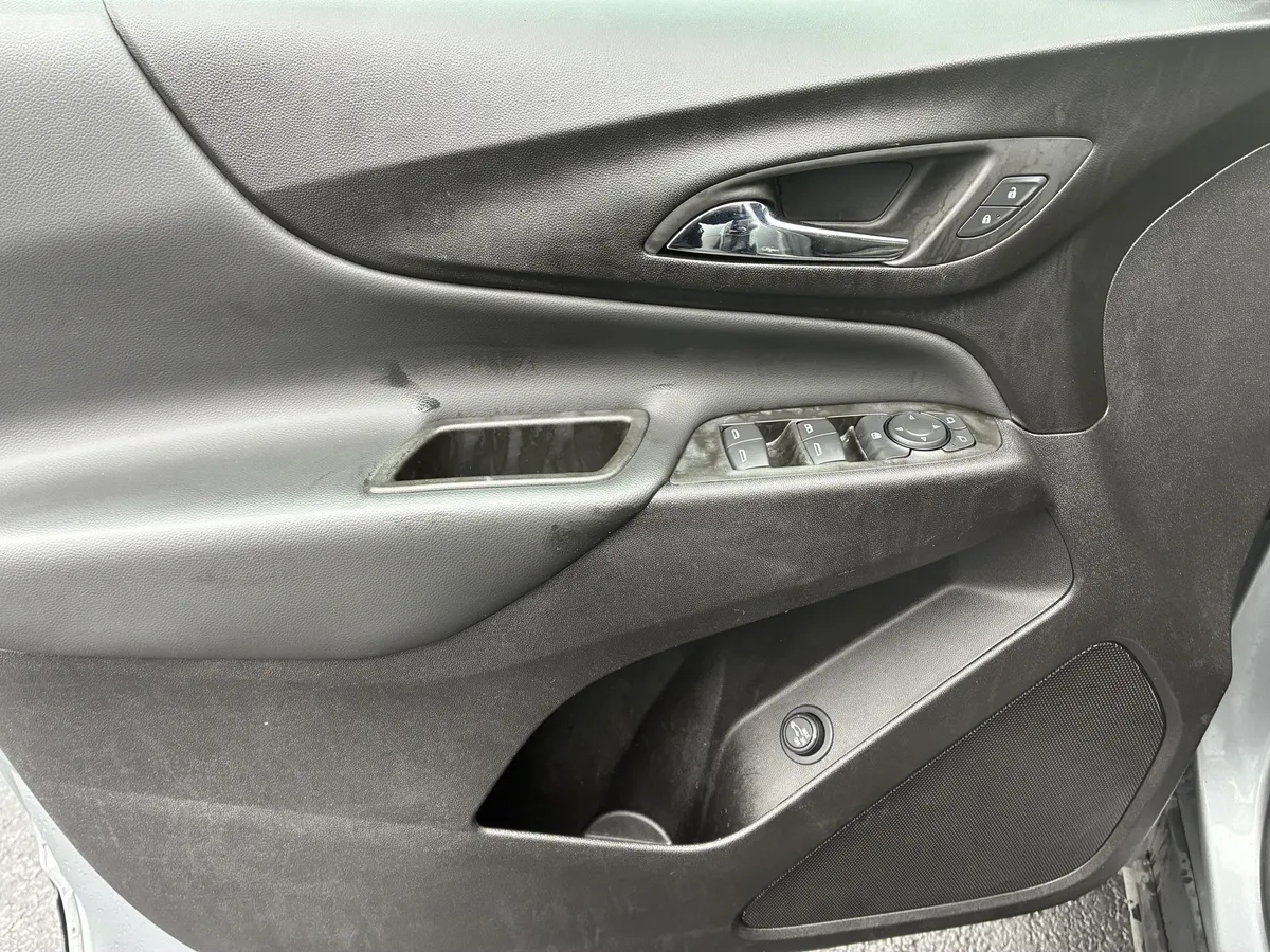 2024 Chevrolet Equinox LT thumbnail 23