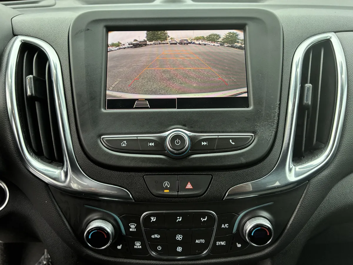 2024 Chevrolet Equinox LT thumbnail 32