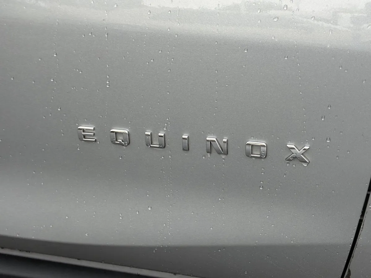 2024 Chevrolet Equinox LT thumbnail 6
