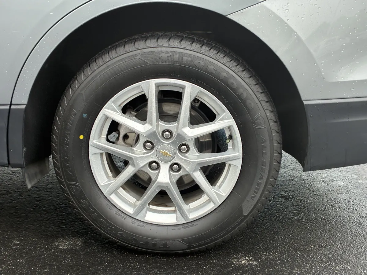 2024 Chevrolet Equinox LT thumbnail 9