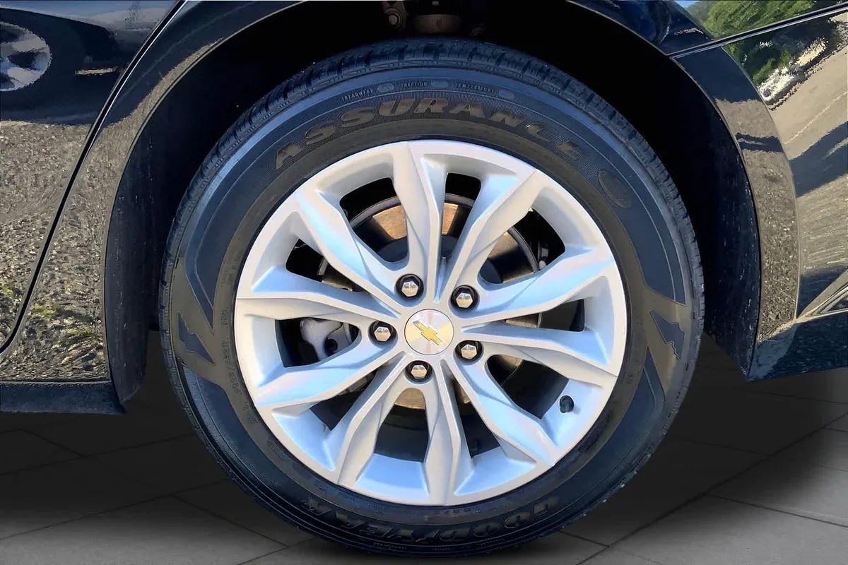 2024 Chevrolet Malibu LT thumbnail 11