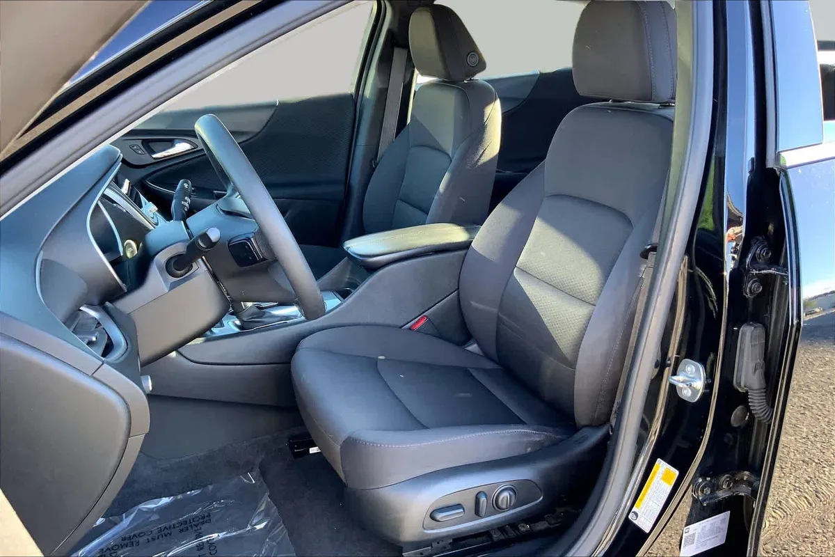2024 Chevrolet Malibu LT thumbnail 8